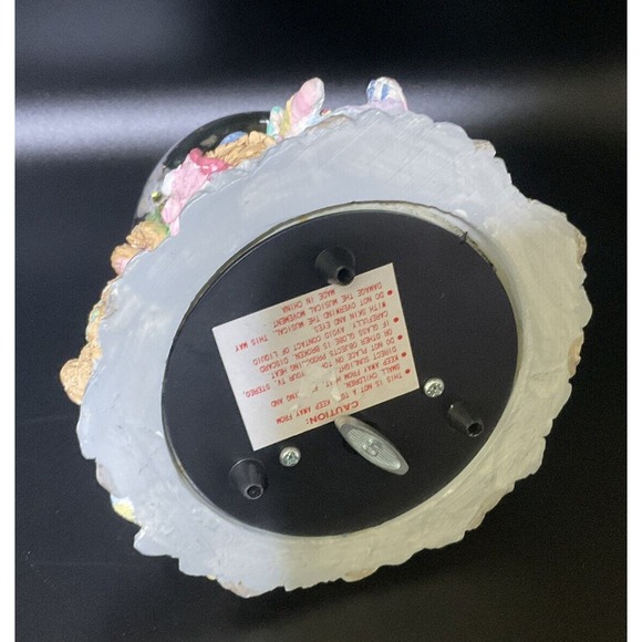 Easter Bunny Musical Snow Globe plays "Here Comes Peter Cottontail" - Picture 7 of 14